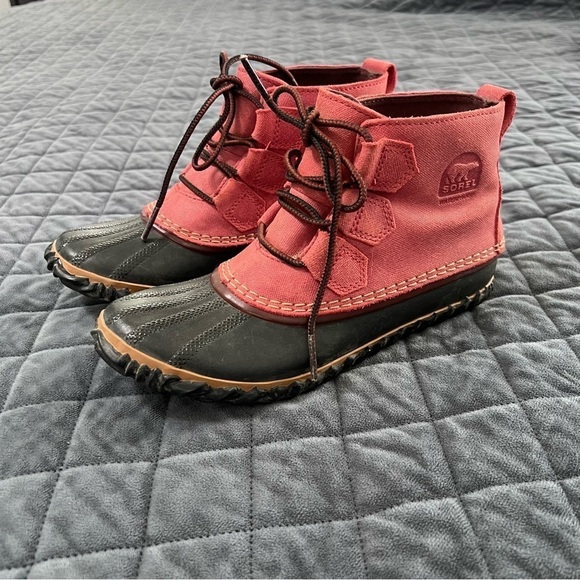 Sorel Boots Women 7 Shoes Out N About Rain Duck Red Ankle Lace Up - Picture 14 of 14